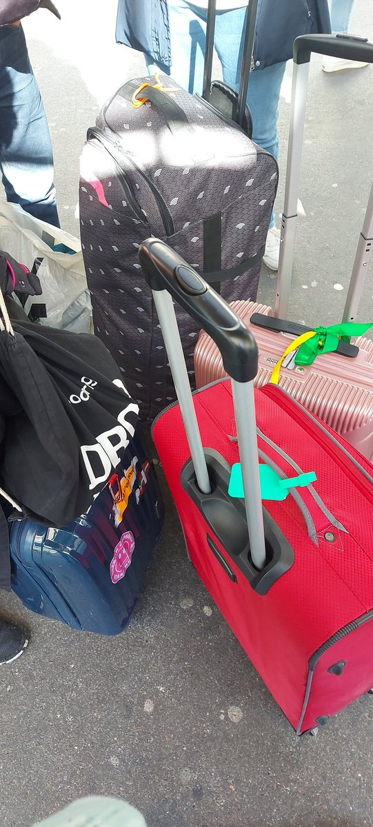 _Laurotah's tweet photo. nuestro último día en Alemania 😭 hemos hecho una última visita por Frankfurt y ahora nos vamos camino del aeropuerto ✈ bis bald Deutschland! 🇩🇪🔜 #KA1EOIAlcalá #MiErasmusPlus @alcalaidiomas https://t.co/8Bv7bffqAu