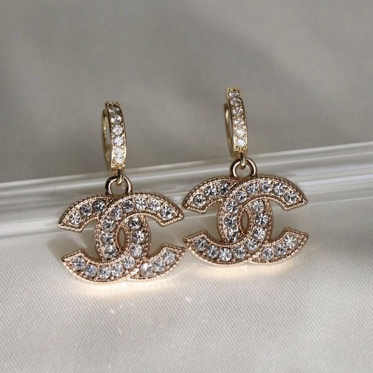 SelectOutfit's tweet photo. chanel earrings https://t.co/gGWrohlwlw