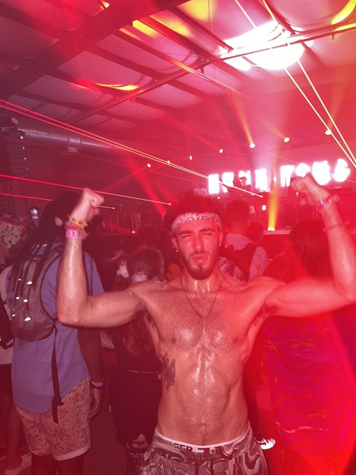 Forbidden kingdom is going fucking insane hope y'all are there! https://t.co/QzZtP3DtZX