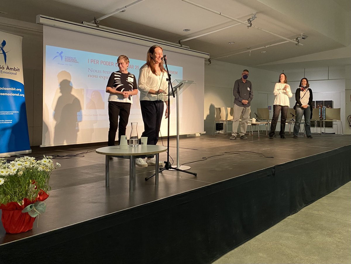 funecoemocional's tweet photo. La celebració dels 25 anys de la Fundació Ecologia Emocional ha estat molt emocionant. Gràcies a tots els amics i amigues de la Fundació per acompanyar-nos tots aquests anys i regalar-nos un dia tan especial. La feina continua! #EcologiaEmocional #JornadaFEE25 https://t.co/XIIzVlMwsH