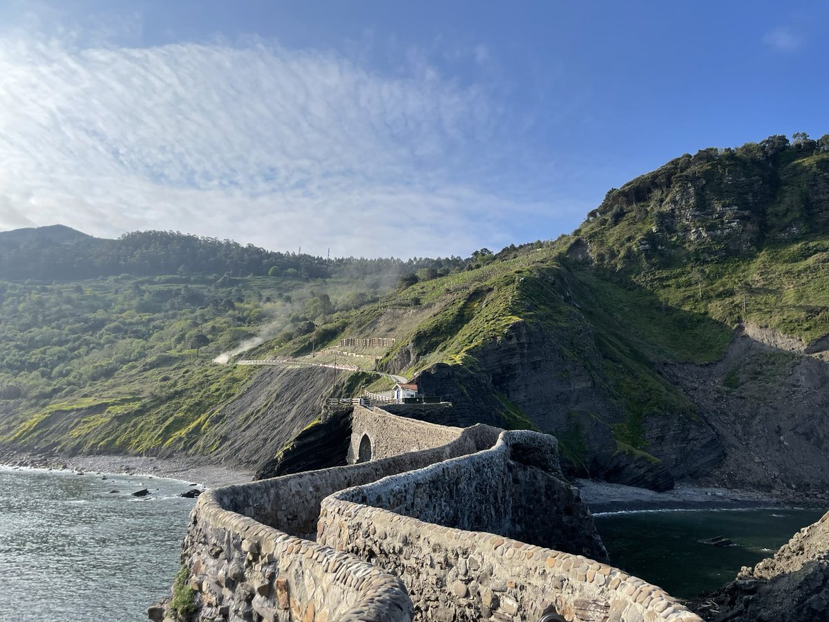 aguirre_dev's tweet photo. To more adventures. 🌊💍 #gaztelugatxe https://t.co/XYY5X6bjwE