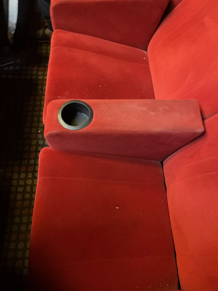 harii18rm's tweet photo. Hello @_PVRCinemas @PicturesPVR @PVRSupport this is a P XL screen Chennai. We are paying huge amount. Don’t you have any courtesy to clean the seats after each show. Even the floors aren’t clean. 

PURE STUPIDITY

@SanjeevBijli @gautamdutta70 @kamalgianc https://t.co/q2YtbcHIL8