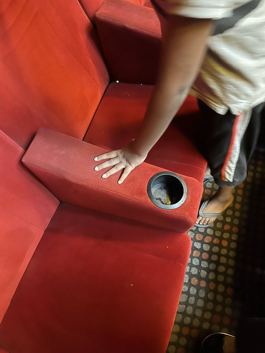 harii18rm's tweet photo. Hello @_PVRCinemas @PicturesPVR @PVRSupport this is a P XL screen Chennai. We are paying huge amount. Don’t you have any courtesy to clean the seats after each show. Even the floors aren’t clean. 

PURE STUPIDITY

@SanjeevBijli @gautamdutta70 @kamalgianc https://t.co/q2YtbcHIL8