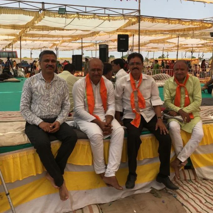 gbkothari's tweet photo. રાજકોટ જિલ્લાના હરીપર ગામ સમસ્ત વૈષ્ણવ સમાજ દ્વારા શ્રી ઠાકોરજી ને પધરાવવા "શ્રી ધ્વજબંધ મહામંડપ મહોત્સવ" નું આયોજન કરવામાં આવ્યું હતું.
શ્રી ઠાકોરજીના દર્શન કરી ધન્યતા અનુભવી.
સમગ્ર ગુજરાત તેમજ મુંબઈ થી મોટી સંખ્યામાં વૈષ્ણવો એ શ્રી ઠાકોરજીના દર્શન નો લાભ લીધો હતો.
#JayGopal https://t.co/sJFiRYUcEd