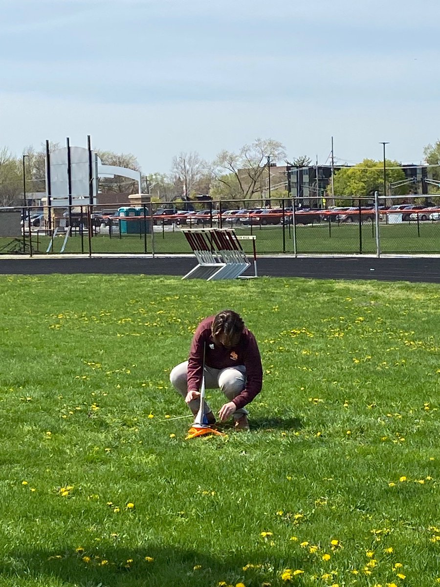 bcoughlan2's tweet photo. Ray B, Pat G, Julien B, and Jake R all try their hand at launching original designs with varying levels of success behind the North endzone at Brother Rice HS this week. #PLTWAE #BeExceptional #FunBehindtheHedges https://t.co/nyZyy3np7g