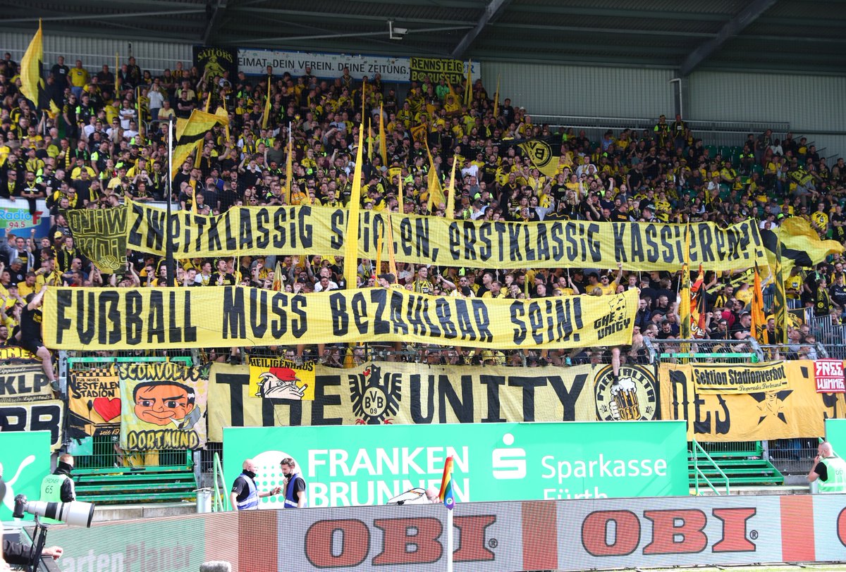 schwatzgelbde's tweet photo. Unsere #Kurvenfotos zu #SGFBVB 📸. #BVB https://t.co/EwnDRWJcr5