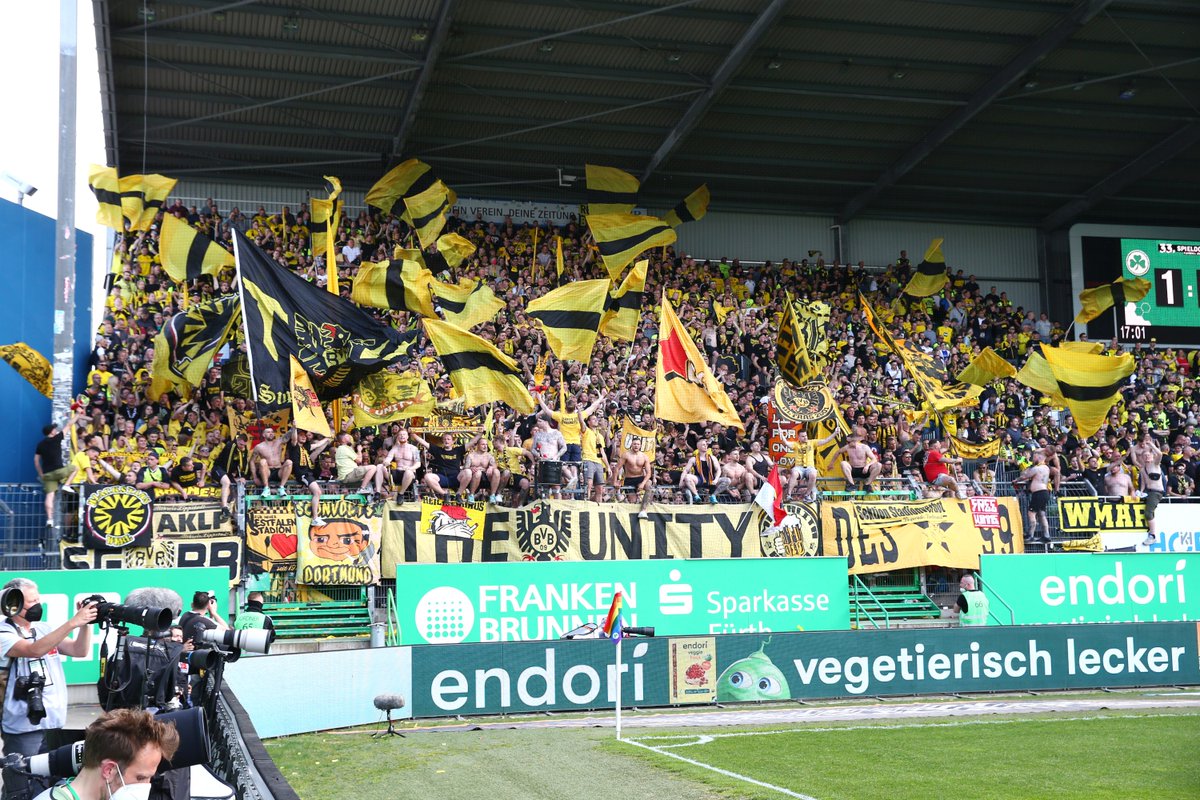 schwatzgelbde's tweet photo. Unsere #Kurvenfotos zu #SGFBVB 📸. #BVB https://t.co/EwnDRWJcr5