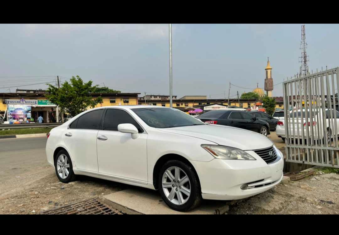 omsgroupng's tweet photo. Lexus ES350 2007
3.5-liter V6,
6-speed automatic,
Keyless,
Navigation &amp; Reverse camera,
Tire-pressure monitor,
10 airbags,
Dual climate control,
All one-touch power window,
6 CD changer,
Cream leather seat,
Ventilated front seat,
Bluetooth,
Front seat memory

Inspect, Pay, Drive! https://t.co/CGB73EEoQk