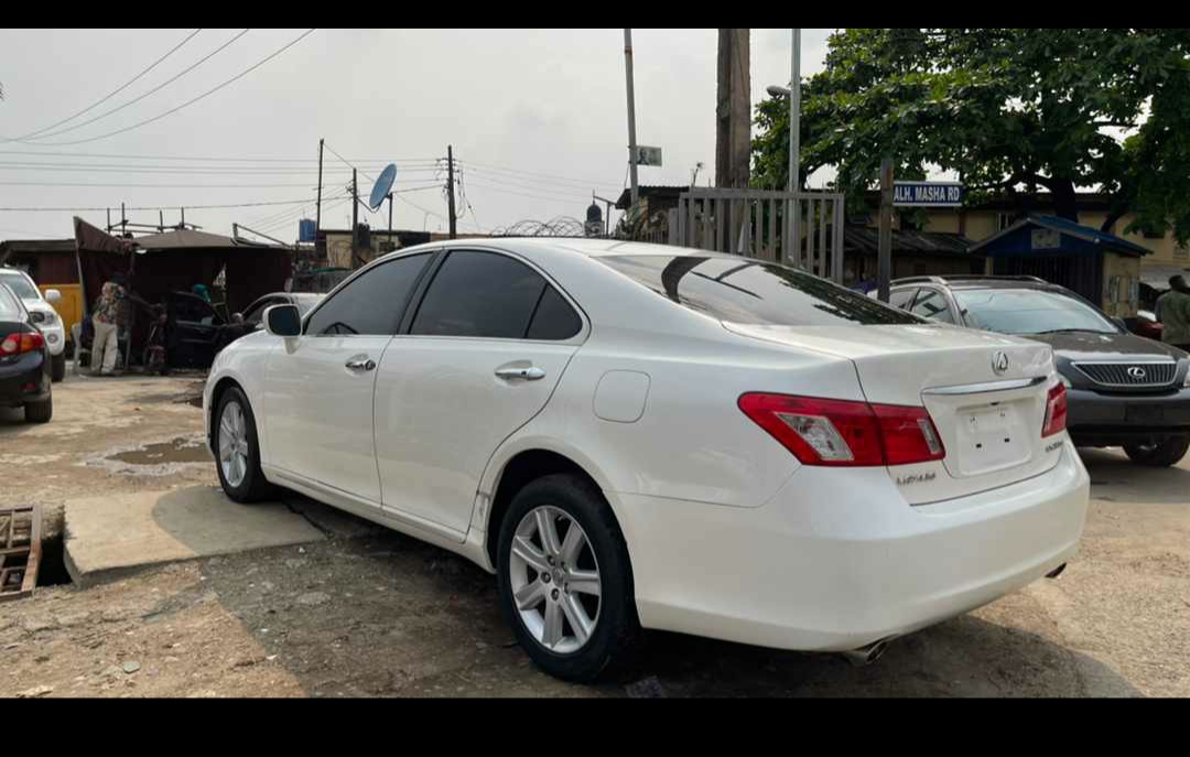 omsgroupng's tweet photo. Lexus ES350 2007
3.5-liter V6,
6-speed automatic,
Keyless,
Navigation &amp; Reverse camera,
Tire-pressure monitor,
10 airbags,
Dual climate control,
All one-touch power window,
6 CD changer,
Cream leather seat,
Ventilated front seat,
Bluetooth,
Front seat memory

Inspect, Pay, Drive! https://t.co/CGB73EEoQk