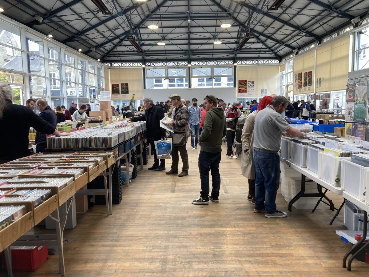 AvecMistler's tweet photo. La foire aux vinyles fait son retour à Cherbourg : 40.000 à 70.000 disques en vente, ce qui en fait l’un des tout grands rendez-vous français du genre ! https://t.co/mYkjGdybrg