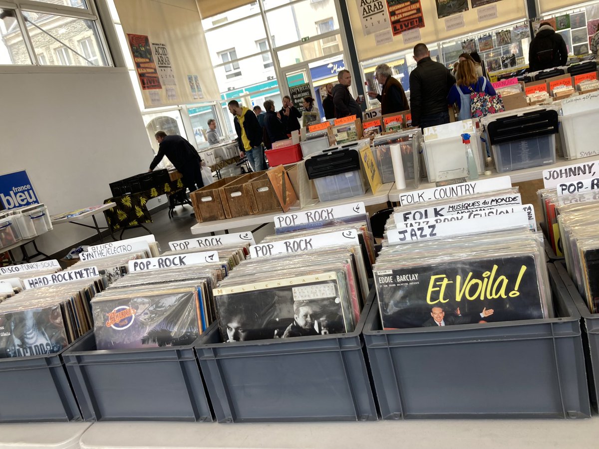 AvecMistler's tweet photo. La foire aux vinyles fait son retour à Cherbourg : 40.000 à 70.000 disques en vente, ce qui en fait l’un des tout grands rendez-vous français du genre ! https://t.co/mYkjGdybrg