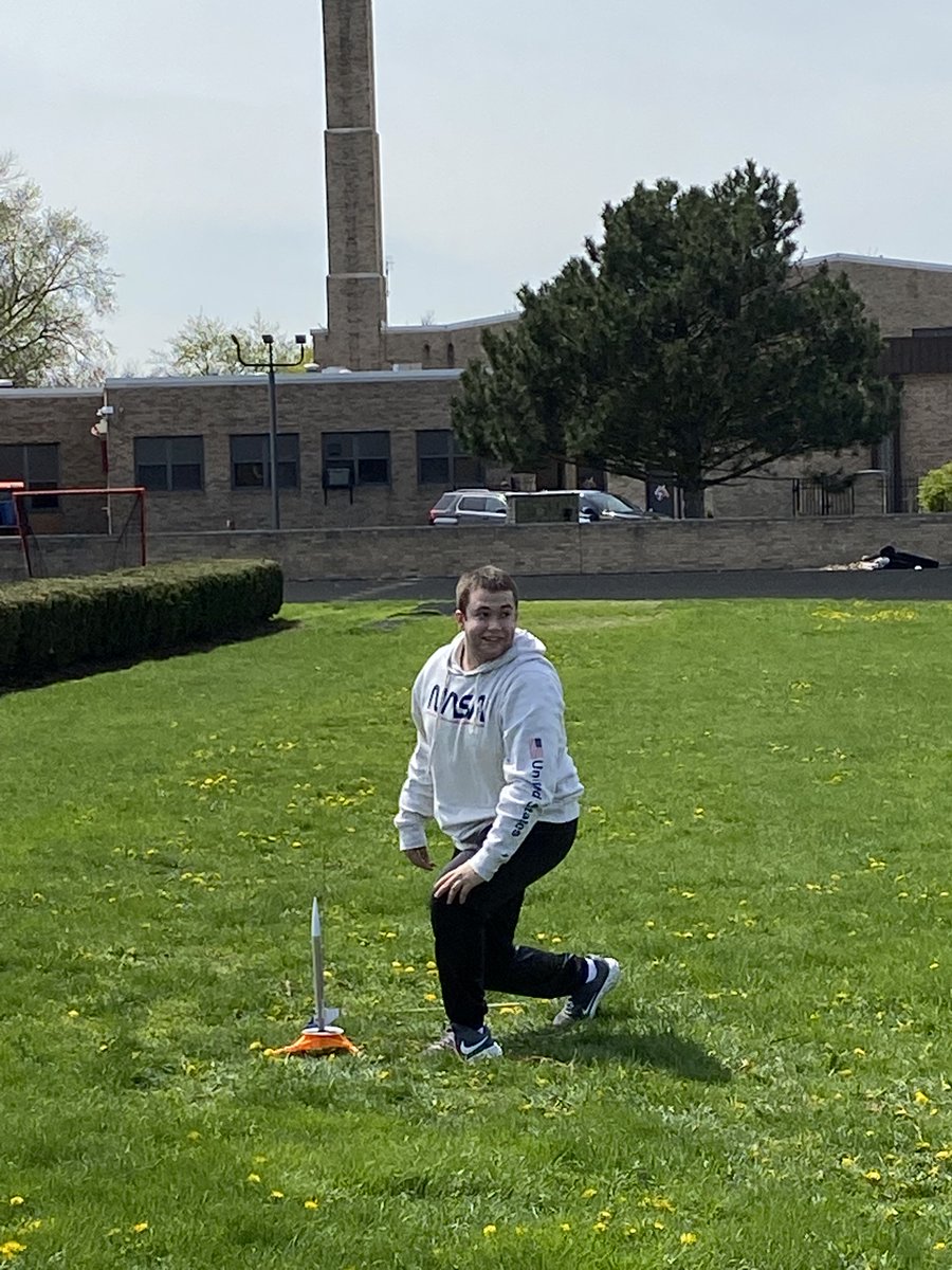 bcoughlan2's tweet photo. Ray B, Pat G, Julien B, and Jake R all try their hand at launching original designs with varying levels of success behind the North endzone at Brother Rice HS this week. #PLTWAE #BeExceptional #FunBehindtheHedges https://t.co/nyZyy3np7g
