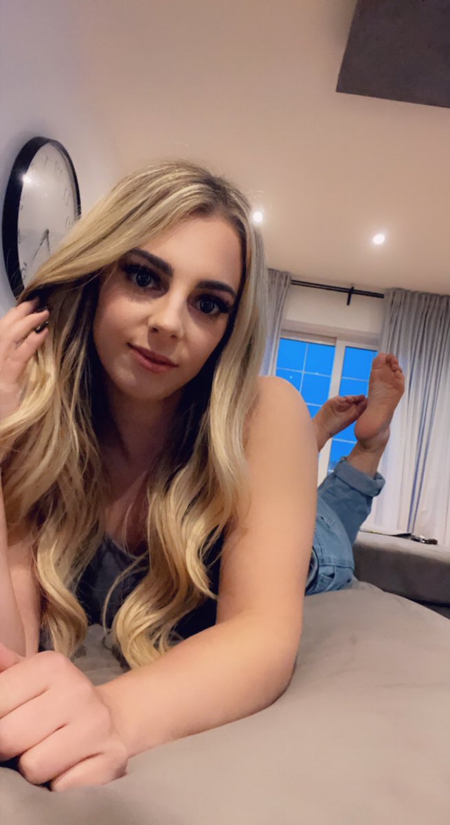 GoddessTorixox's tweet photo. My soles will have you jerking as soon as you see them! And if you jerk to my feet…you owe me money you fucking pindicks!😈😈

Findom paypigs feetfetish FinsubUK whalesub https://t.co/kuDNIXSCwZ