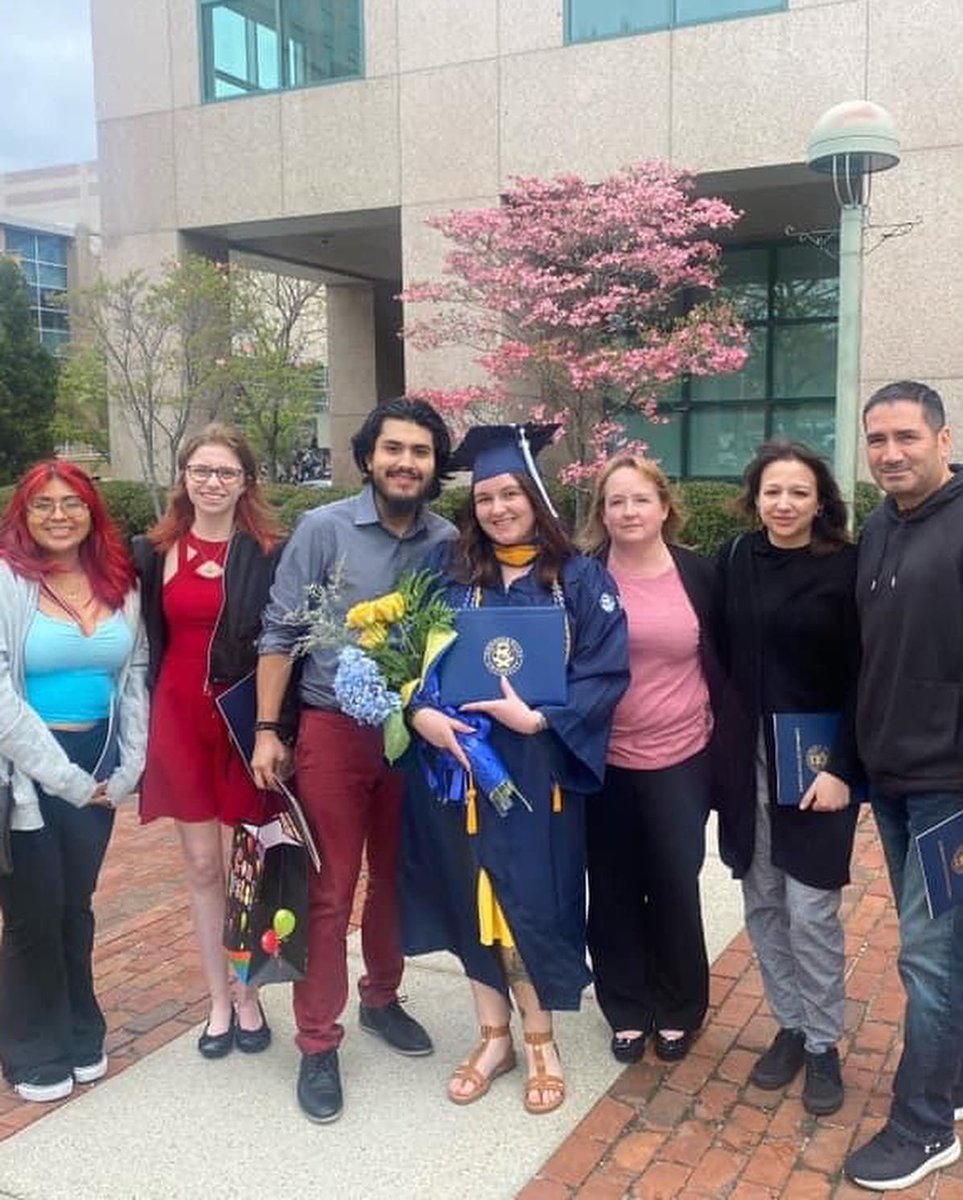 daniellevflores's tweet photo. I did it!! #JWU22 🎓 https://t.co/p1B8ibVAqi