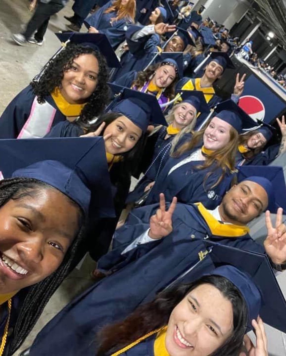 daniellevflores's tweet photo. I did it!! #JWU22 🎓 https://t.co/p1B8ibVAqi