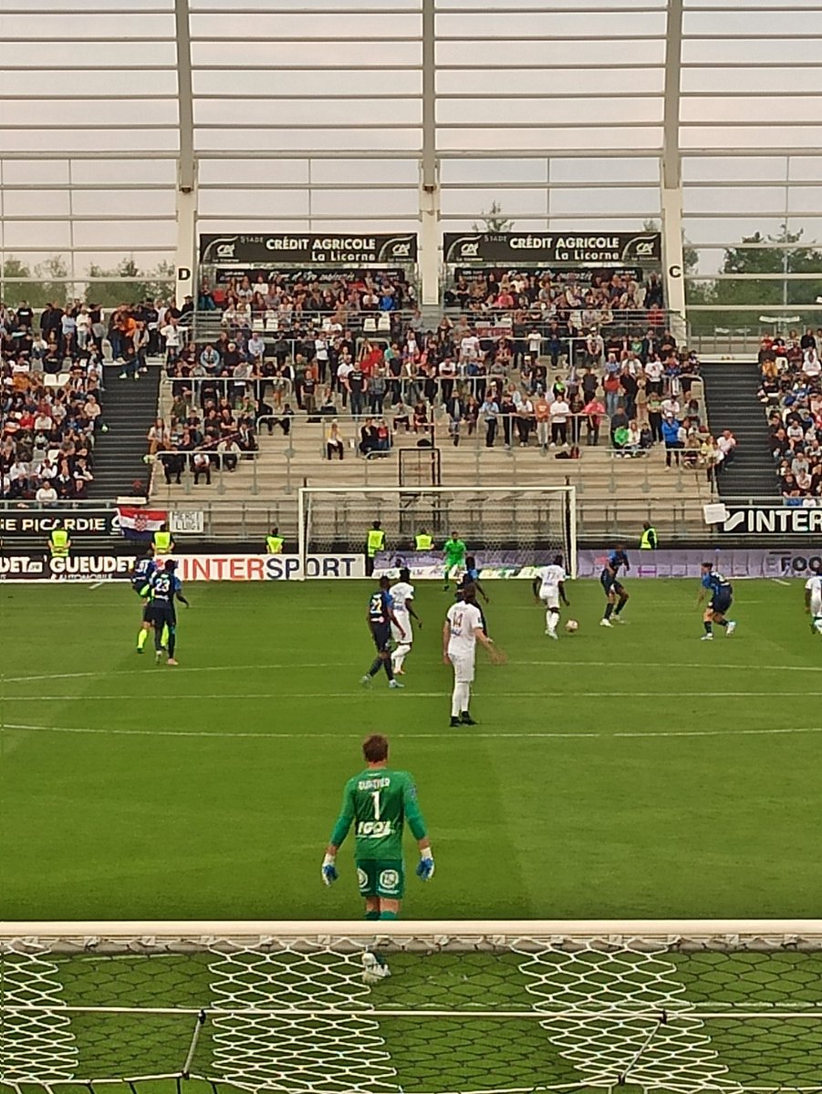 ddddamone's tweet photo. @le11Amienois Et pourquoi il n'y a pas de Kop Nord à la Licorne ? 
#ascpfc #amiensSC https://t.co/kP7wVA9yVC