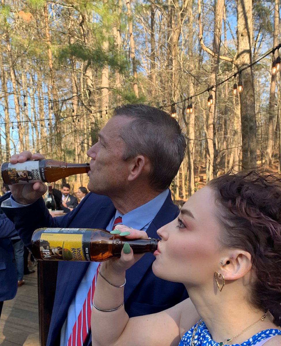 oXSarahBelleXo's tweet photo. Sam- Hey can you & Dad take another sip real quick? —I’m just trying to see something. #fivesomewhere https://t.co/Vr5nnob4Dk