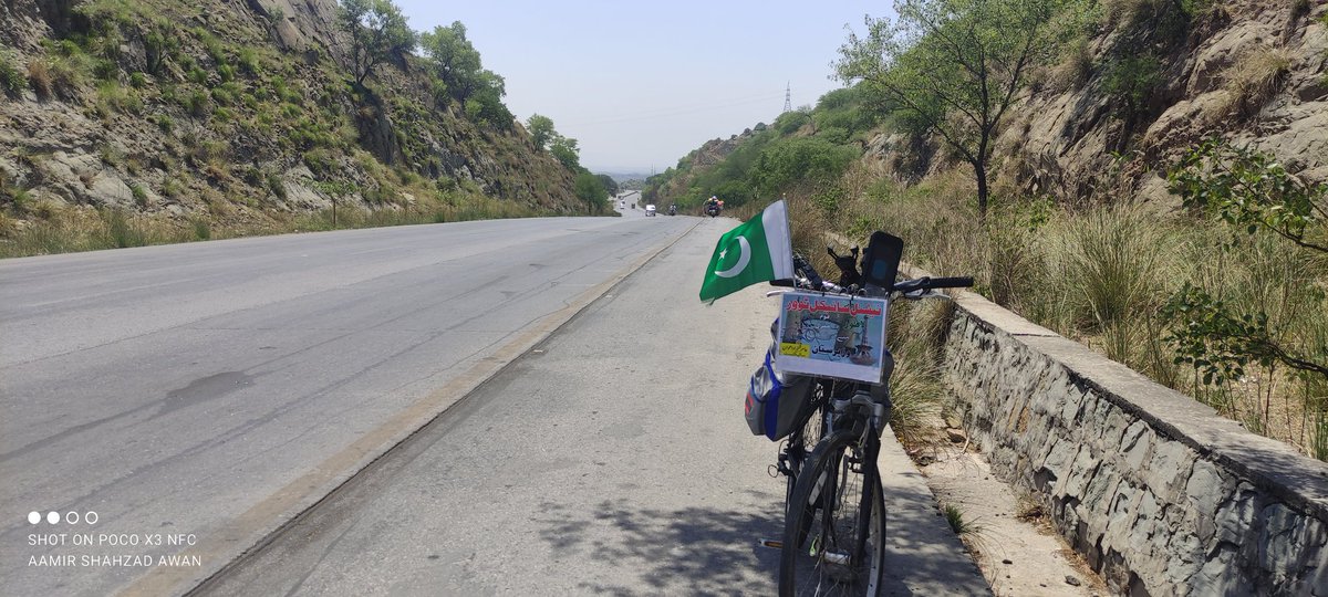 TeamAamirAwan's tweet photo. National cycle tour Lahore to Waziristan
آج صبح سات بجے ٹوور کا کھاریاں سے 10 کلو میٹر پہلے آغاز کیا جہلم میں تھوڑا آرام گیا پھر چل پڑا آج کے سفر میں بہت لمبی پہاڑی چڑھائیاں تھیں۔ اترائی میں پیڈل مارنا بند کیا تو شبانو 60 کی سپیڈ تک گئی
#EkQaumEkManzil
#peacefullpakistan🇵🇰 https://t.co/y0ESvgBSC6