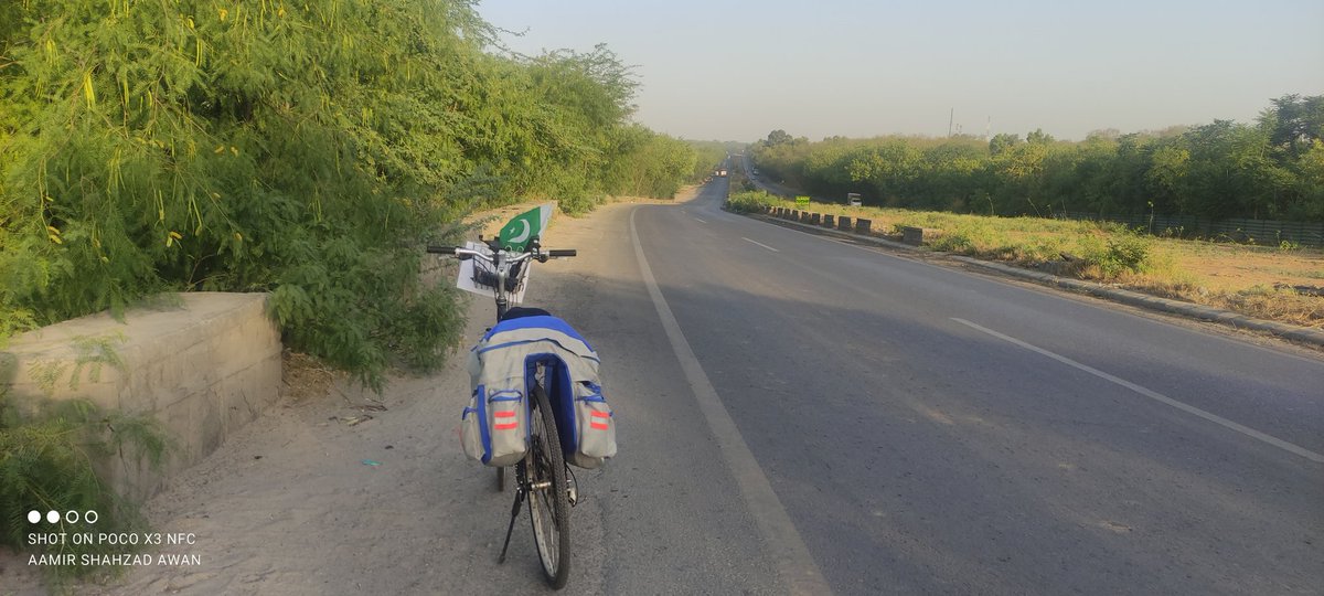 TeamAamirAwan's tweet photo. National cycle tour Lahore to Waziristan
آج صبح سات بجے ٹوور کا کھاریاں سے 10 کلو میٹر پہلے آغاز کیا جہلم میں تھوڑا آرام گیا پھر چل پڑا آج کے سفر میں بہت لمبی پہاڑی چڑھائیاں تھیں۔ اترائی میں پیڈل مارنا بند کیا تو شبانو 60 کی سپیڈ تک گئی
#EkQaumEkManzil
#peacefullpakistan🇵🇰 https://t.co/y0ESvgBSC6