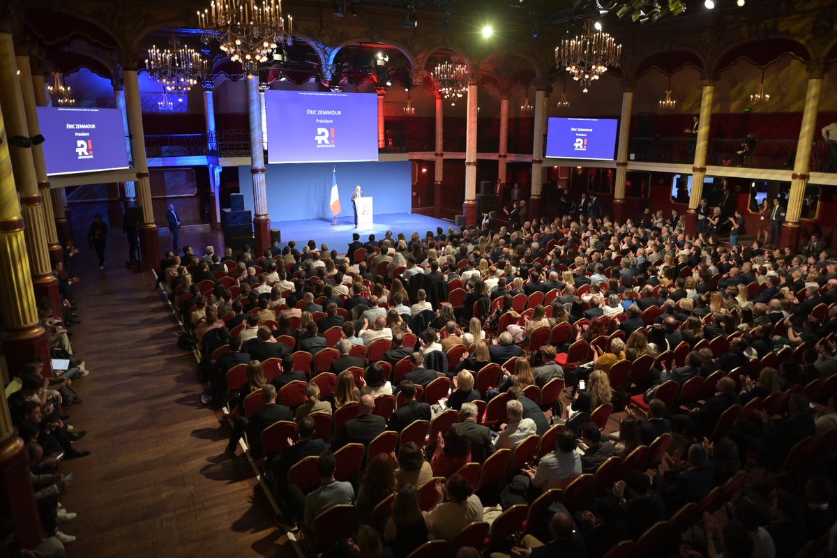 ZemmourEric's tweet photo. Parmi vous, 155 candidats ont moins de 35 ans, et je dois vous avouer que j’en suis fier.
 
Pas parce que je trouve cela moderne, pas parce que je prône le jeunisme, loin de là. Mais parce que j’aime la transmission.

#ReconqueteLegislatives https://t.co/YnyXO1aa3q