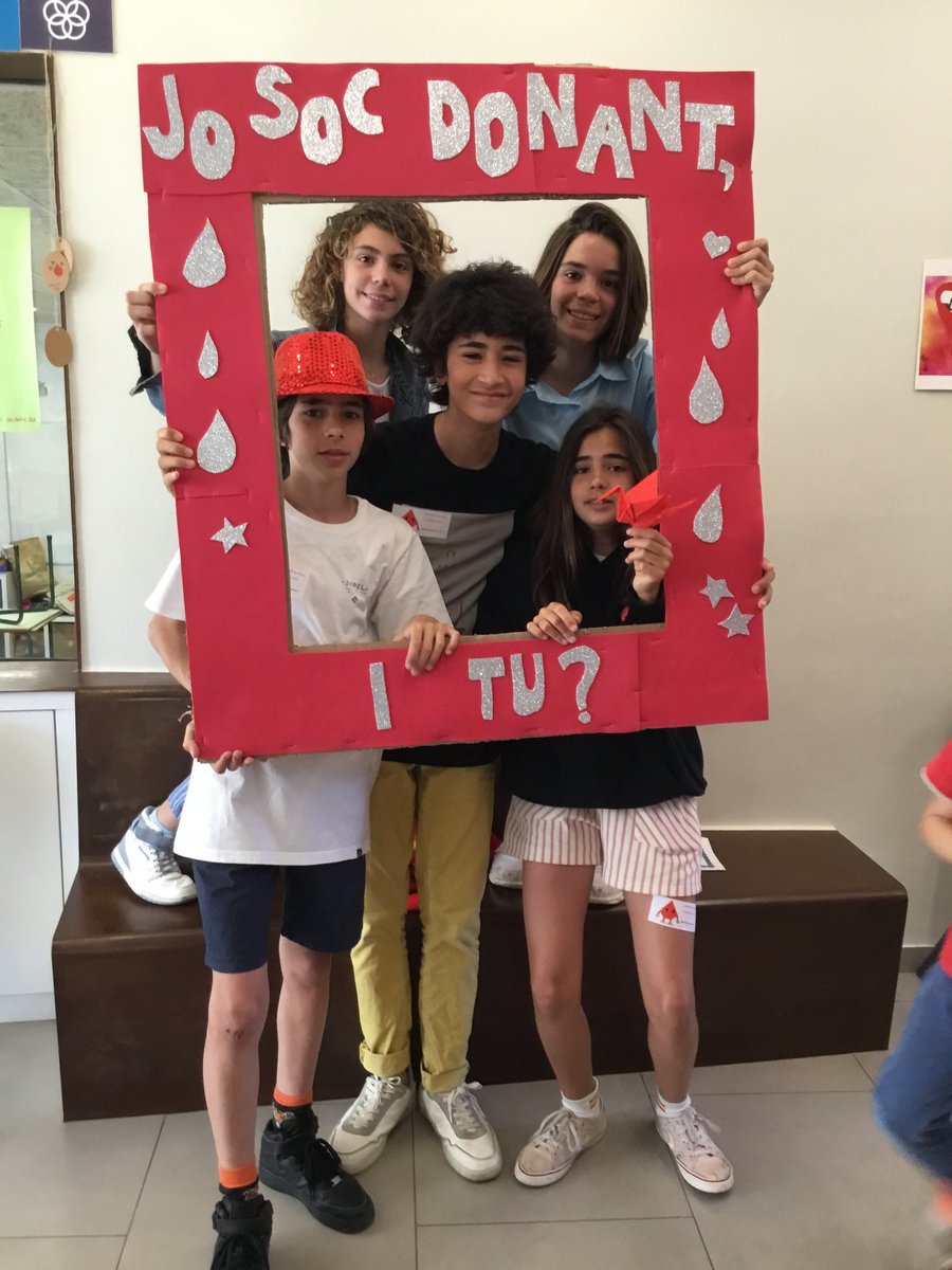 mireiamolera's tweet photo. Un èxit la 1a campanya de donació de sang a @escolasadako. 78 donacions!! Gràcies al Banc de Sang @donarsang, la #comissiosolidaria de l'escola  i els alumnes de #ESO1SDK. Moltes gràcies a tots❣️ https://t.co/G61f7uZxQA