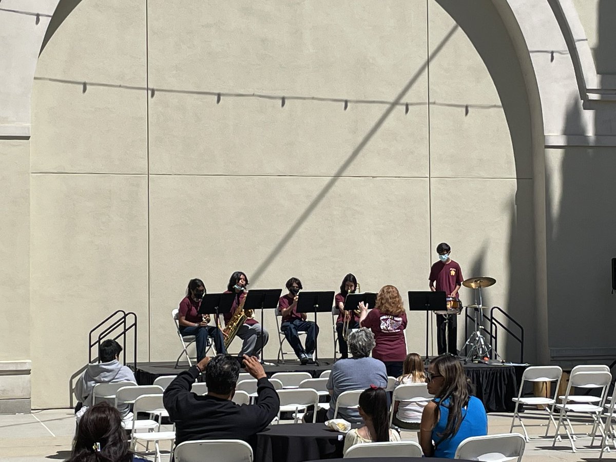 lphilyaw1's tweet photo. Amazing student performances and art work from EUSD students at the smART festival. #chooseEUSD @EUSD https://t.co/1pgP8154JJ