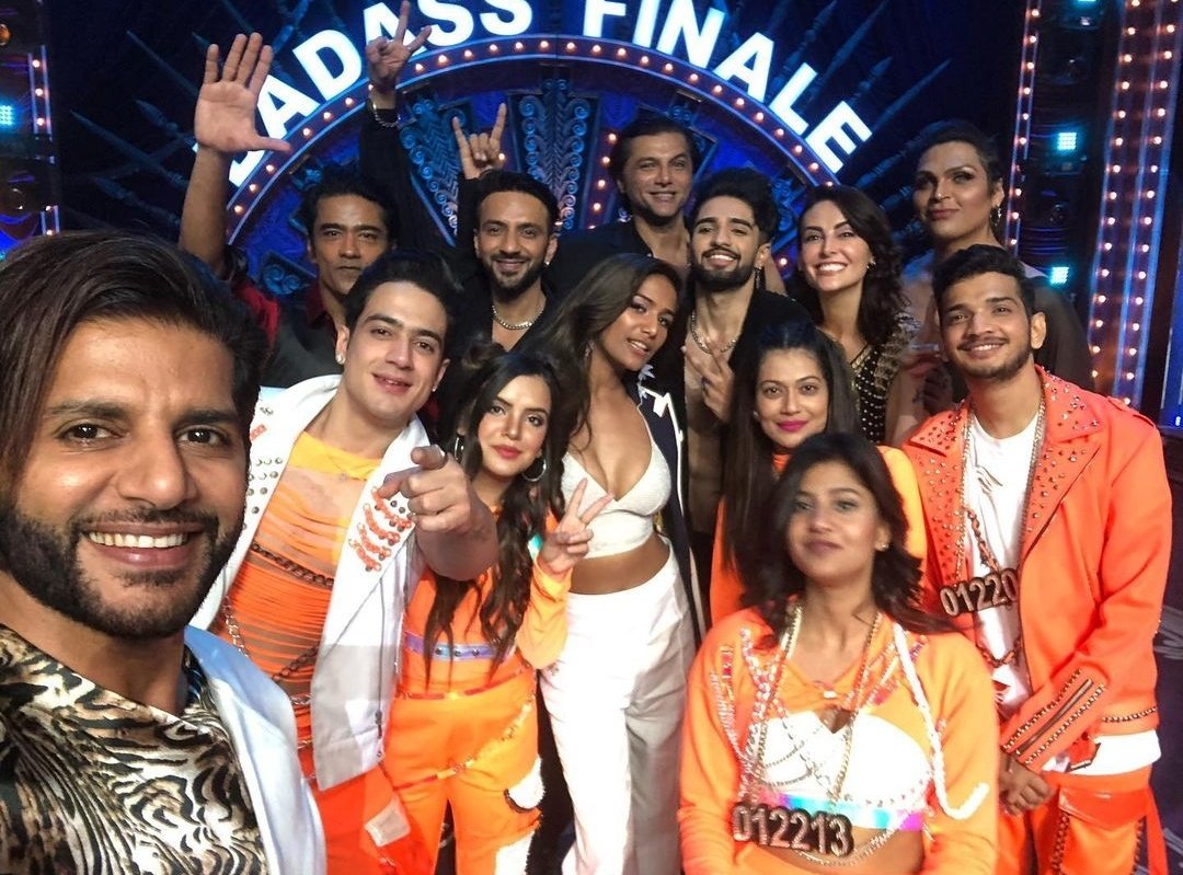 bombaysunshine's tweet photo. Well done to all the contestants! 👏 Whoever wins, wins. But everybody in #lockUpp was unique &amp;added something different. (One thing makers did right was casting.) @altbalaji @altbalaji @kvbohra #KaranvirBohra #MunawarFaruqi #PayalRohtagi #ShivamSharma #AzmaFallah #PoonamPandey https://t.co/CbHe0uoI4x