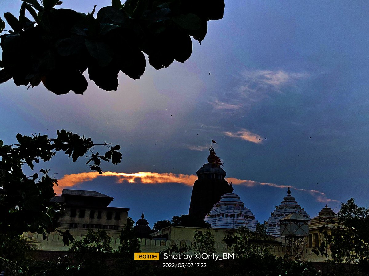 ImBibhuduttaIND's tweet photo. #JaiShreeJagannathMahaprabhu🙏
After A Long Gap
May Mahaprabhu Bless😇 You All
#ମୋକପଟୀବନ୍ଧୁ❣️ ର #ଶ୍ରୀମନ୍ଦିର🥰
ହରିବୋଲ-ହରି-ହରିବୋଲ
#RealMe_XT🤗 https://t.co/rNDTMbTpXk