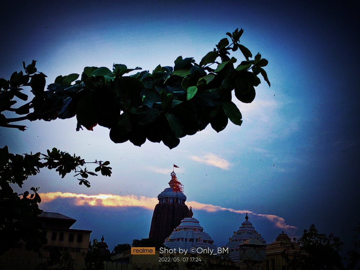 ImBibhuduttaIND's tweet photo. #JaiShreeJagannathMahaprabhu🙏
After A Long Gap
May Mahaprabhu Bless😇 You All
#ମୋକପଟୀବନ୍ଧୁ❣️ ର #ଶ୍ରୀମନ୍ଦିର🥰
ହରିବୋଲ-ହରି-ହରିବୋଲ
#RealMe_XT🤗 https://t.co/rNDTMbTpXk