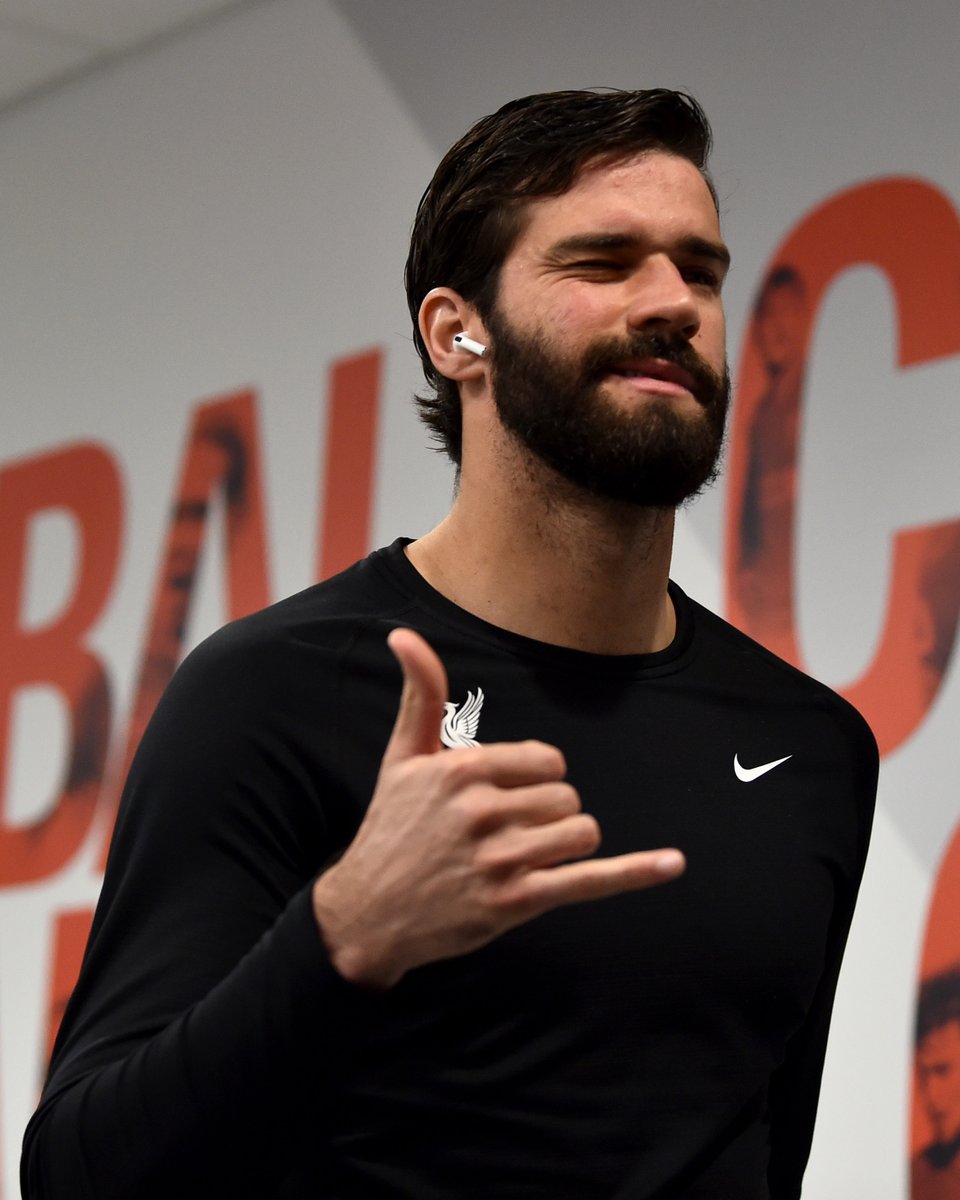 LFC's tweet photo. 🤙 @Alissonbecker 🤙

#LIVTOT https://t.co/2OEDDxXVx7