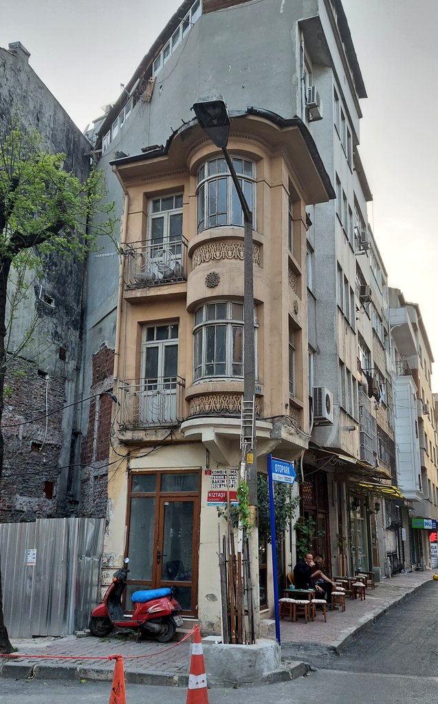 Mimarserkanakin's tweet photo. Fatih, Kıztaşı'nda parsel büyüklüğü 10,00 m²
Minimal tavır. Şu an böyle bir yapı yapabilmeniz mümkün değil https://t.co/rNOMsrihVU