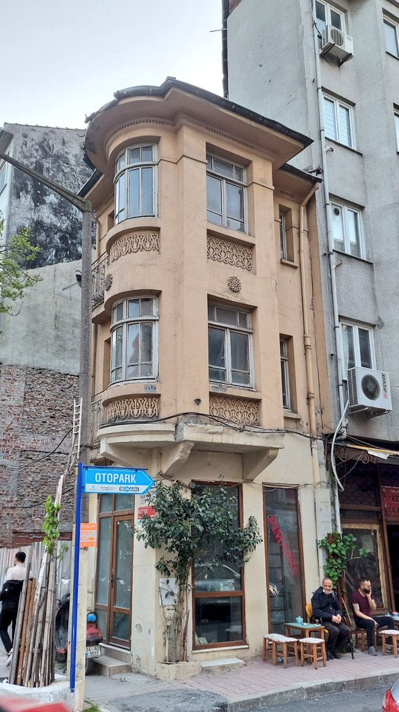 Mimarserkanakin's tweet photo. Fatih, Kıztaşı'nda parsel büyüklüğü 10,00 m²
Minimal tavır. Şu an böyle bir yapı yapabilmeniz mümkün değil https://t.co/rNOMsrihVU