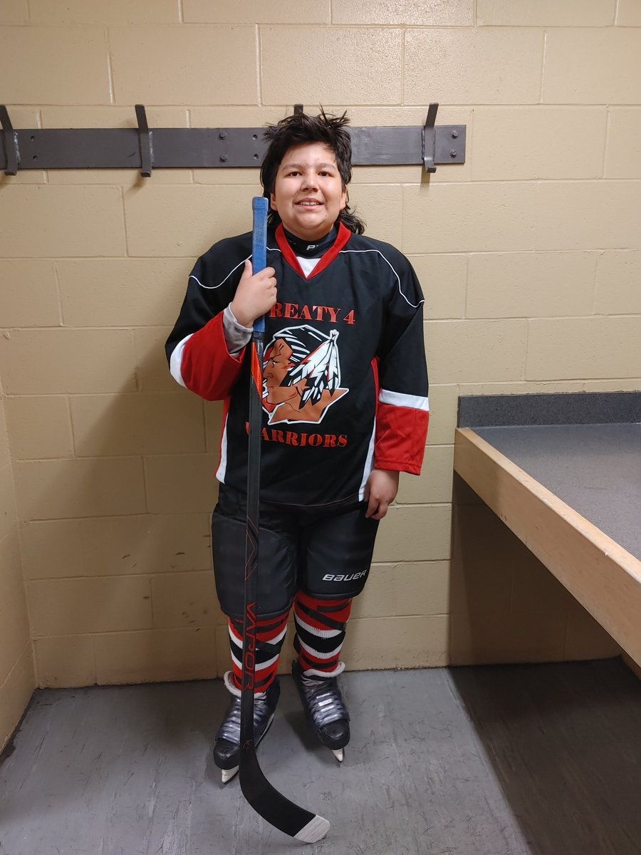 Big_G_09's tweet photo. #BigAce โ ๏ธ #Smokey ๐ป #StandingBuffalo #FightingSioux channelling his inner @68Jagr @OskanaCup @HKYIndigenous in #Regina #Saskatchewan ๐จ๐ฆ this weekend ๐ Watching your old teams now in between games #FLAvsWSH Let's go #ALLCAPs #nhlplayoffs2022 #HockeyIsLife ๐ https://t.co/FhYWsdIn4K
