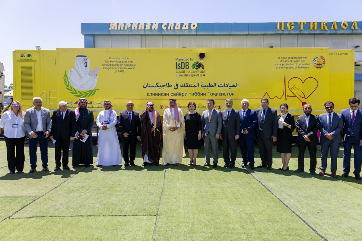 KSAembassyTJ's tweet photo. حضر سعادة السفير وليد بن عبدالرحمن الرشيدان صباح اليوم في مدينة كولاب حفل تدشين العيادات الطبية المتنقلة المقدمة من الملك عبدالله بن عبدالعزيز رحمه الله لشعب #طاجيكستان ضمن برنامج #فاعل_خير الممول من مؤسسة الملك عبدالله الإنسانية بالتعاون مع البنك الإسلامي للتنمية، بحضور https://t.co/AcP0MdZKuO