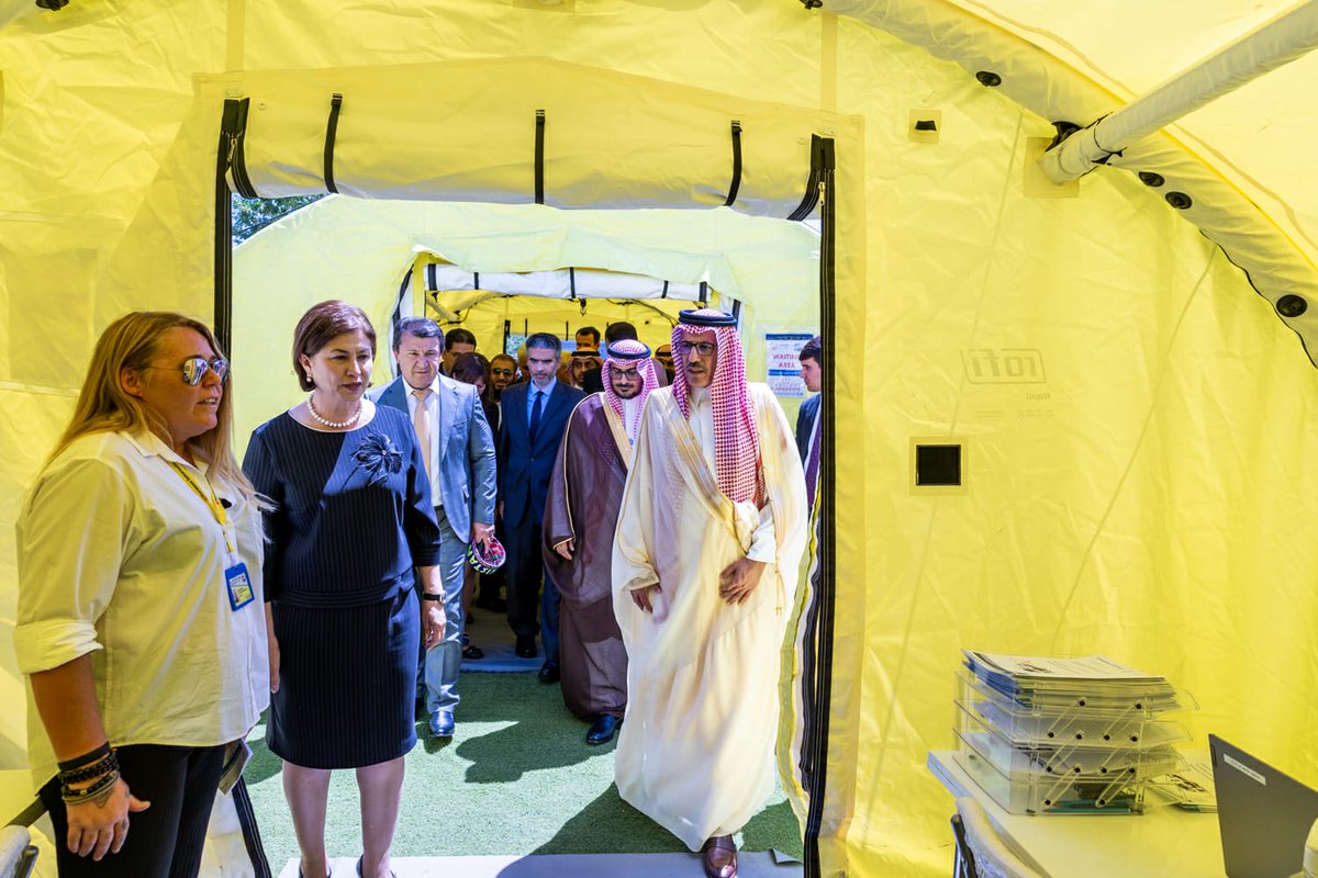 KSAembassyTJ's tweet photo. حضر سعادة السفير وليد بن عبدالرحمن الرشيدان صباح اليوم في مدينة كولاب حفل تدشين العيادات الطبية المتنقلة المقدمة من الملك عبدالله بن عبدالعزيز رحمه الله لشعب #طاجيكستان ضمن برنامج #فاعل_خير الممول من مؤسسة الملك عبدالله الإنسانية بالتعاون مع البنك الإسلامي للتنمية، بحضور https://t.co/AcP0MdZKuO