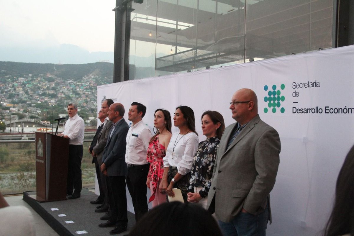 Economia_NL's tweet photo. Damos la bienvenida al centro "Emprendemos Monterrey", iniciativa del gobierno municipal para apoyar al escosistema emprendedor, con asesoría a startups y mentoría, entre otros tópicos. La apertura fue encabezada por el secretario @ivanrivasrdz y el alcalde @colosioriojas.

#SENL https://t.co/wmZP8hwQ1A