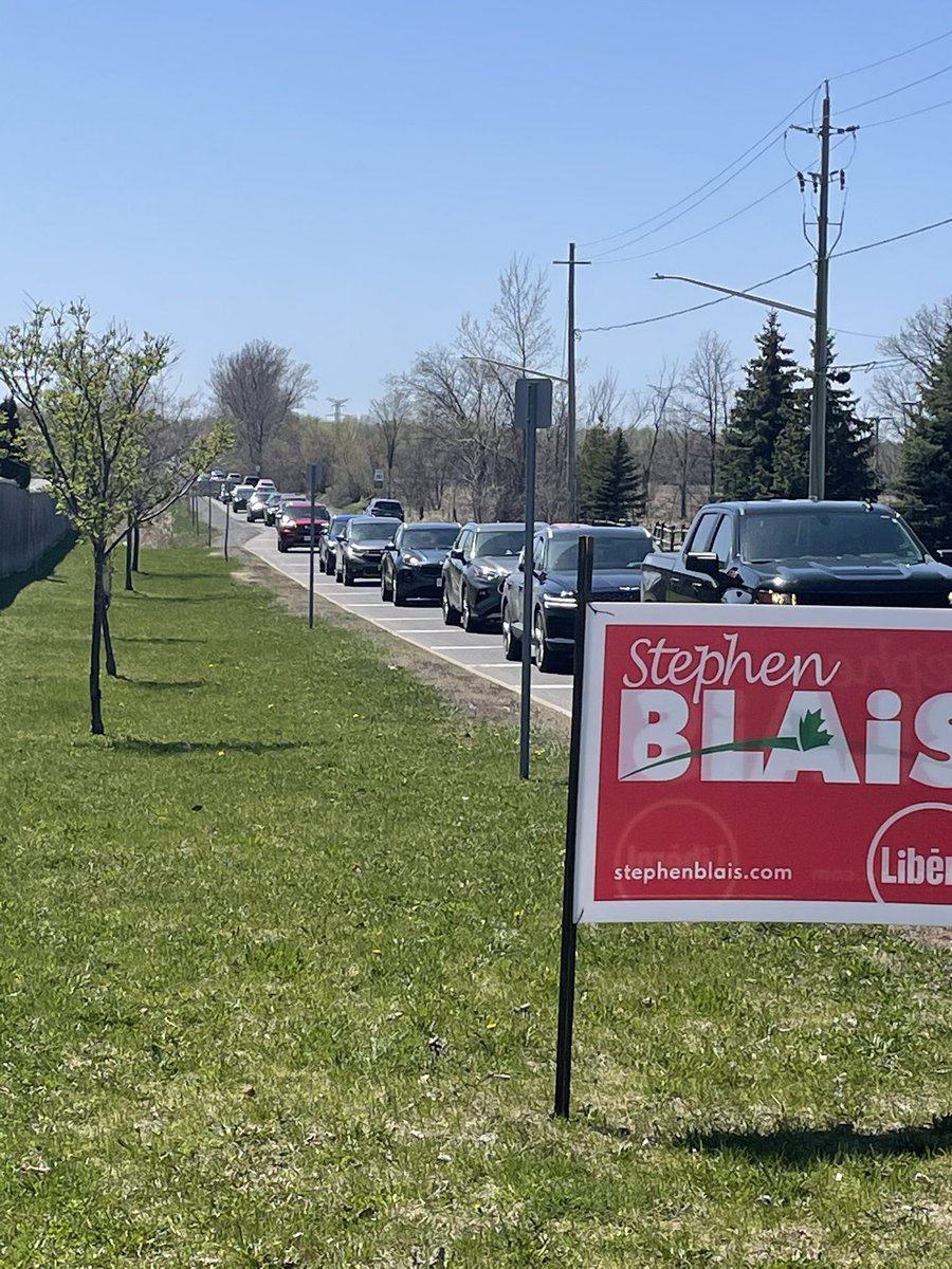 h_jbuchanan's tweet photo. When the 174 is closed all of Orleans looks for alternate ways to get in /out of east end. Renaud is it-a rural 2 lane route! We need an alternate route-Option7-to accommodate the needs of this growing area in Ottawa. @mflalonde @catherinekitts @Laura_Dudas @StephenBlais #option7 https://t.co/cF58Mv2L0H
