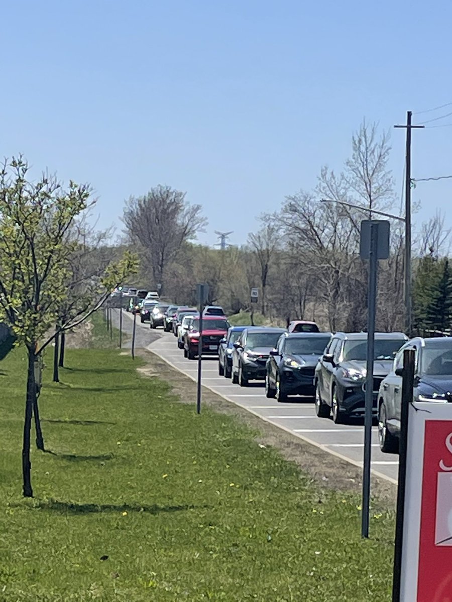 h_jbuchanan's tweet photo. When the 174 is closed all of Orleans looks for alternate ways to get in /out of east end. Renaud is it-a rural 2 lane route! We need an alternate route-Option7-to accommodate the needs of this growing area in Ottawa. @mflalonde @catherinekitts @Laura_Dudas @StephenBlais #option7 https://t.co/cF58Mv2L0H