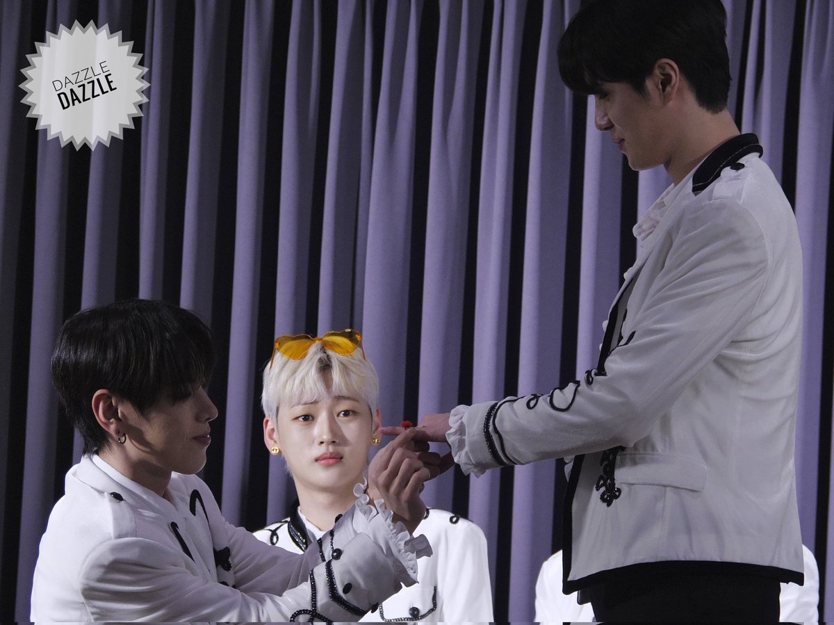 SH_DAZZLE's tweet photo. 220507 위아이 4집 팬싸인회
강석화가 이 결혼을 반대합니다 😟💦
#위아이 #WEi #강석화 #석화 #KANGSEOKHWA https://t.co/1otFXlEFOr
