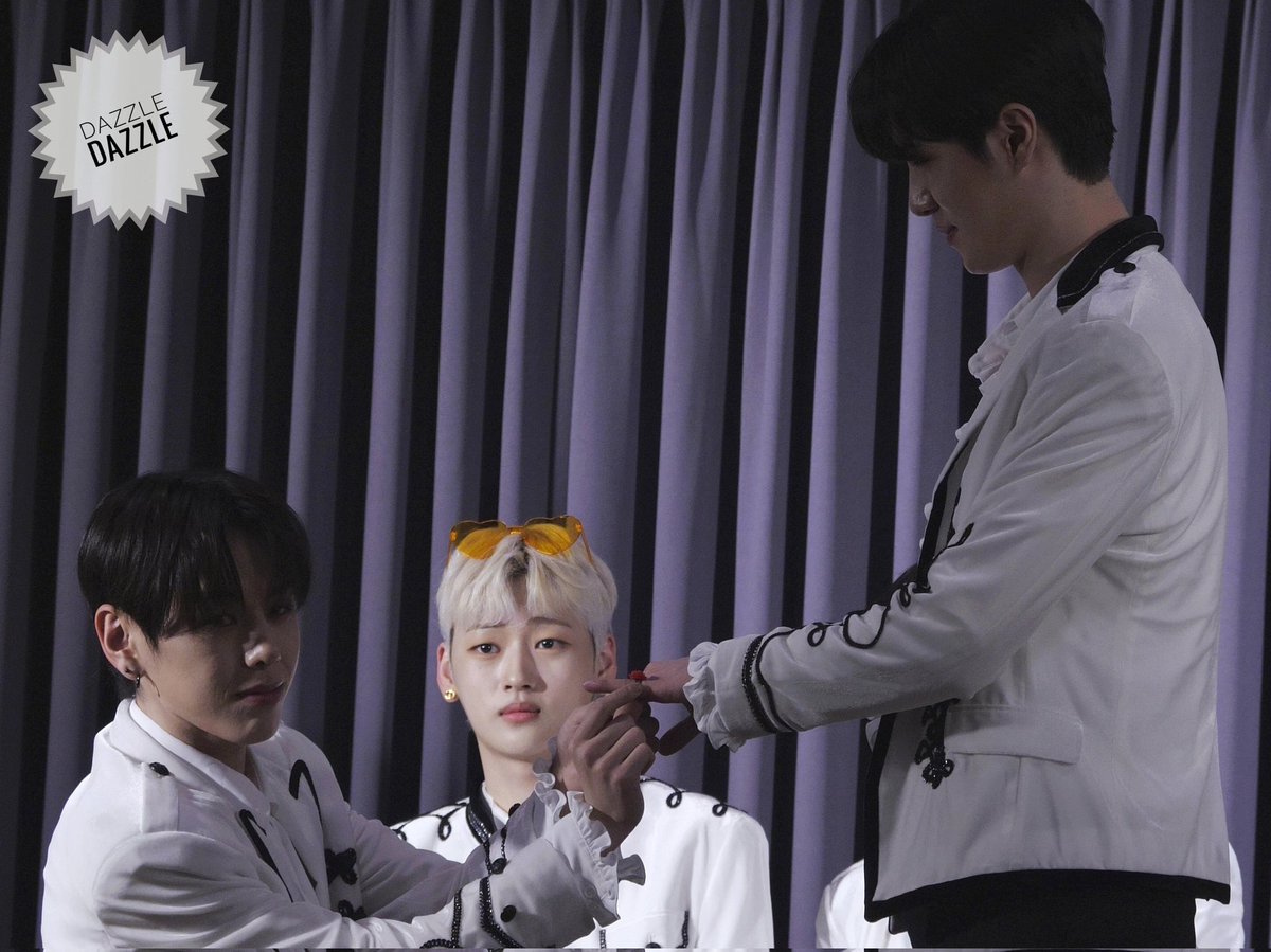 SH_DAZZLE's tweet photo. 220507 위아이 4집 팬싸인회
강석화가 이 결혼을 반대합니다 😟💦
#위아이 #WEi #강석화 #석화 #KANGSEOKHWA https://t.co/1otFXlEFOr