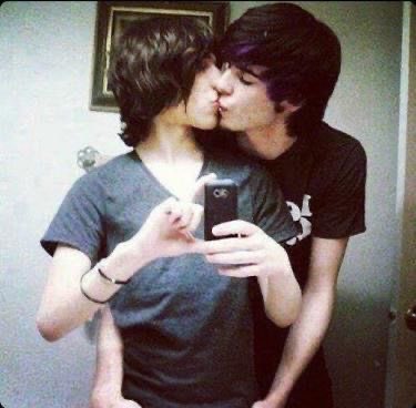 backuphimbo's tweet photo. emo couples thinsp0 post cause we're all lonely and sad 
/ edtwt ed / https://t.co/4VkoKBy7kh