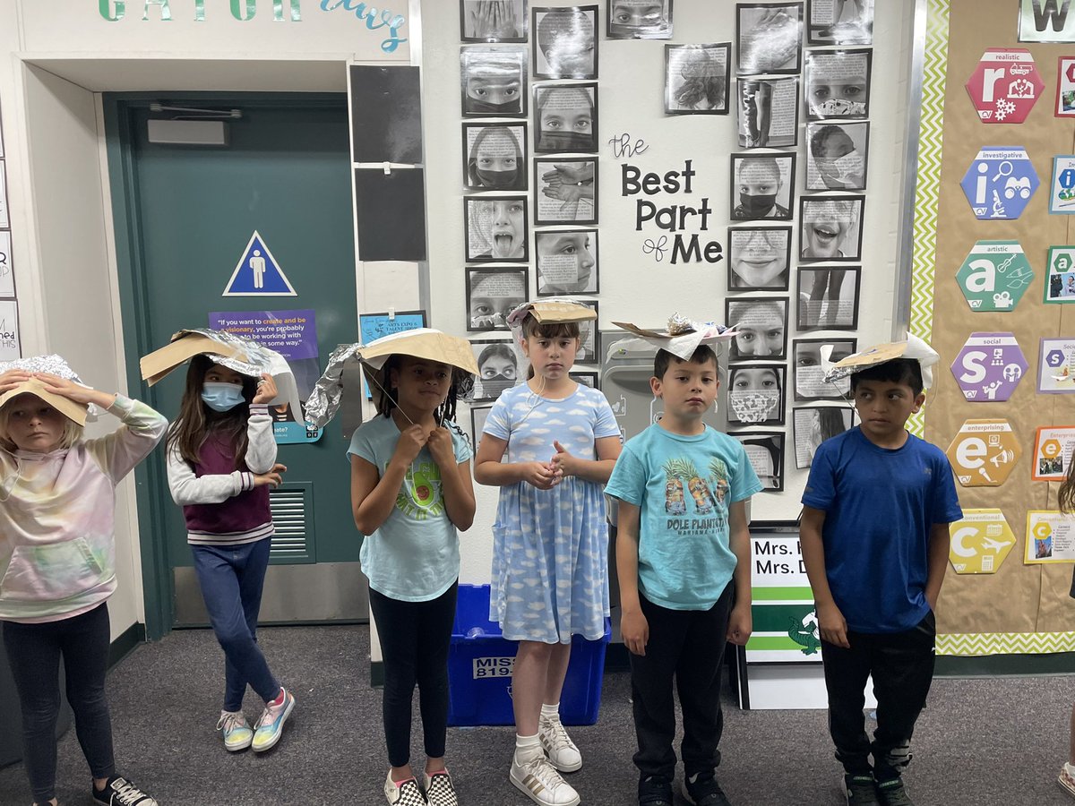 lorilavado's tweet photo. Mystery science materials and properties. We made sun hats out of foil, lunch bags, paper plates, string, paper towels, and tape! @CajonValleyUSD @AvocadoGators https://t.co/Z1kLxnQOwc