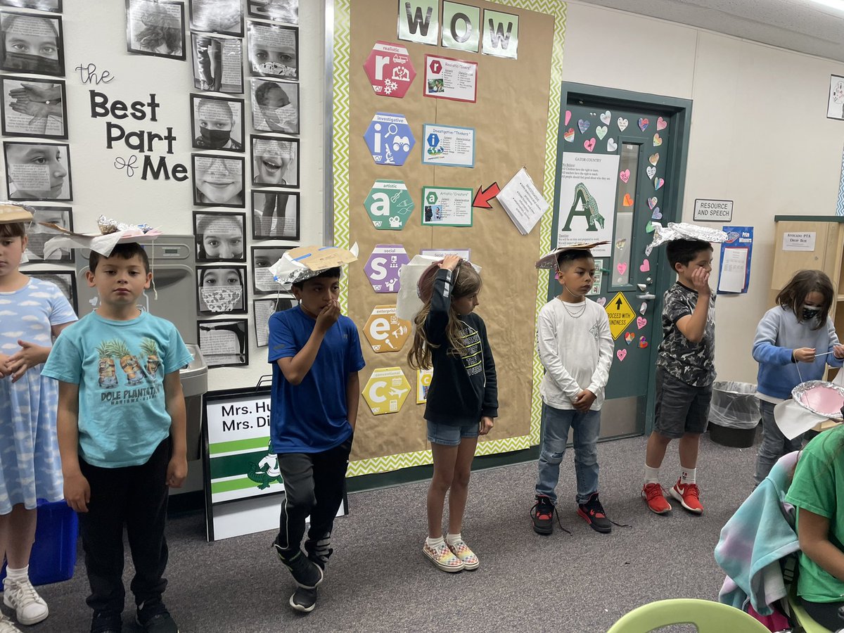 lorilavado's tweet photo. Mystery science materials and properties. We made sun hats out of foil, lunch bags, paper plates, string, paper towels, and tape! @CajonValleyUSD @AvocadoGators https://t.co/Z1kLxnQOwc