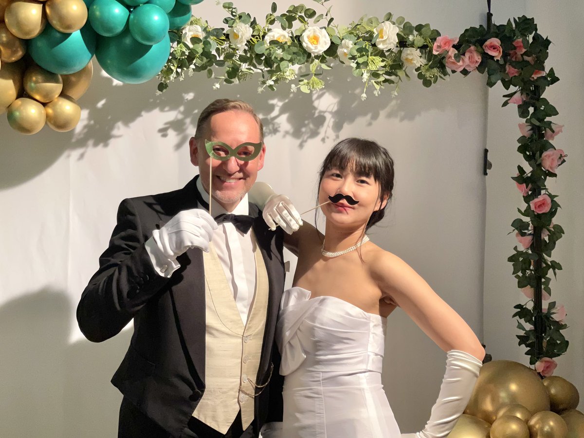 TimelessStyleAT's tweet photo. 髭やろうとしたら鼻毛になった〜🤣
#舞踏会
#ドレス
#ワルツ https://t.co/vmVDcMNNYS