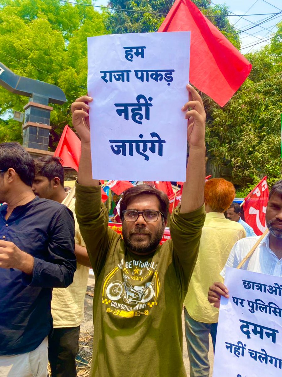 _Rana_777's tweet photo. @mangalpandeybjp इधर भी थोड़ा ध्यान दे दीजिए माननीय स्वास्थ्य मंत्री जी।जिन नर्सों ने कोरोना काल में पूरे मन से सबकी सेवा की, आज उनकी जायज मांगों को पूरा करने के बजाए ���प उन पर लाठियां चलवा रहे हैं। क्या यही ही बेटी बचाओ बेटी पढ़ाओ अभियान।
#PMCH
#gnmstudent
@NitishKumar
@yadavtejashwi https://t.co/nwuqM8Zdhz