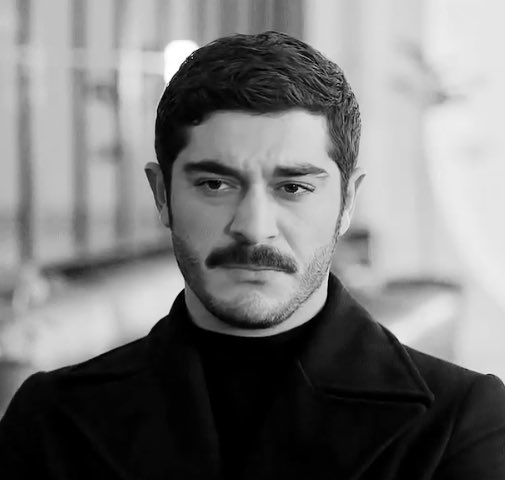 Grkmaytoll's tweet photo. “doğru insan diye bir şey yoktur güzel hatıralar vardır sadece” 🖤 
Ahhh #mahcel https://t.co/iIFoHGHHvD