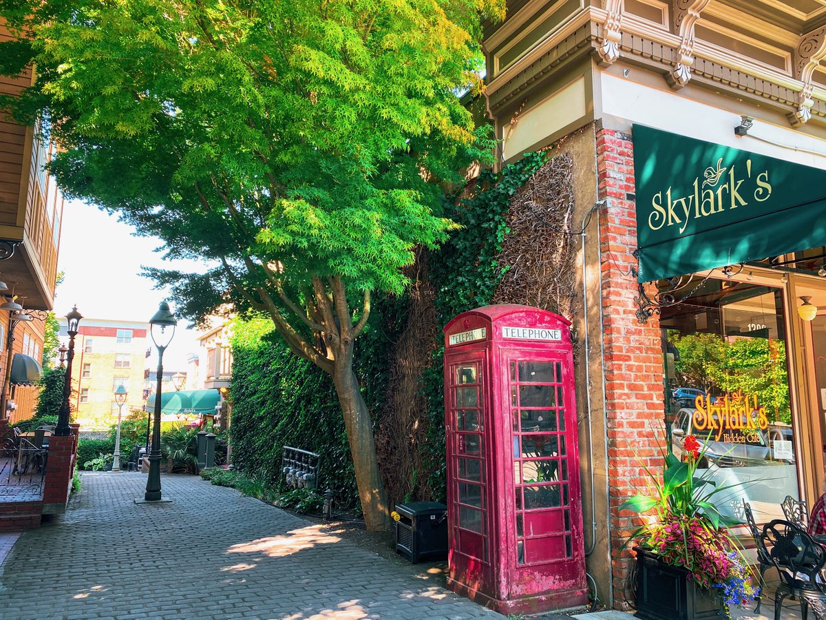 BellinghamExp's tweet photo. Enjoy a scenic drive along #ChuckanutDrive for a getaway in Fairhaven Village! Start with breakfast at Skylarks, explore Bellingham bay with the Community Boating Center, lunch at Fairhaven Poke &amp; brews at Stones Throw 🚙https://t.co/TS9lTCAw3V https://t.co/irheYtRBt3