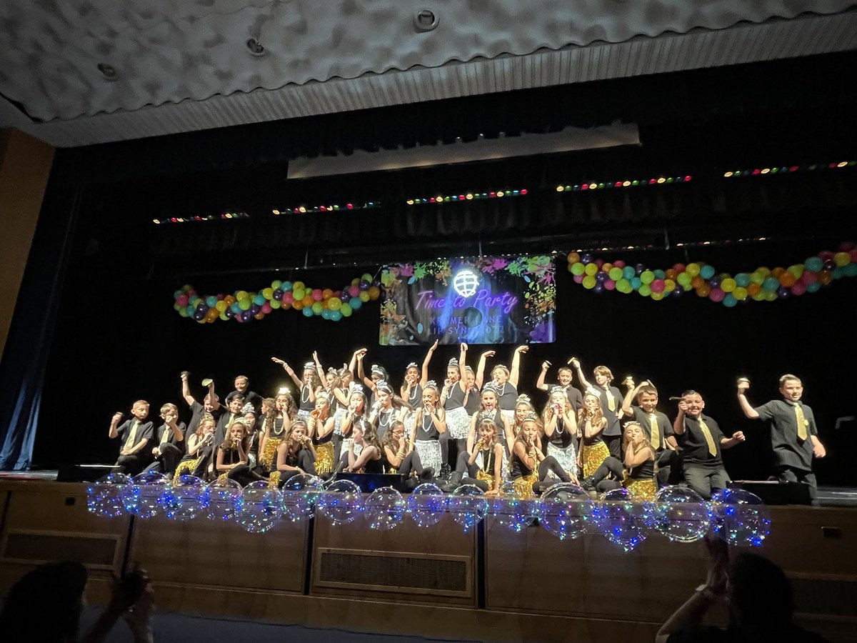 MrWibbenMusic's tweet photo. Congratulations to all the K-5 @KLSBethpage students who participated in the Kramer Lane Lip Sync last night! And great job to all my fellow teachers and Mrs. McCarthy who made cameo appearances! Thanks to all the KL parents who organized this incredibly fun night! @BethpageUFSD https://t.co/CcvXpisz4l