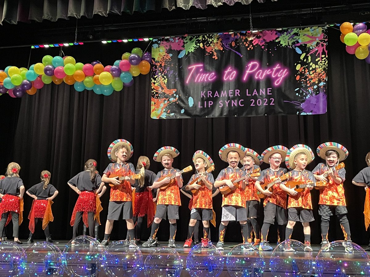 MrWibbenMusic's tweet photo. Congratulations to all the K-5 @KLSBethpage students who participated in the Kramer Lane Lip Sync last night! And great job to all my fellow teachers and Mrs. McCarthy who made cameo appearances! Thanks to all the KL parents who organized this incredibly fun night! @BethpageUFSD https://t.co/CcvXpisz4l
