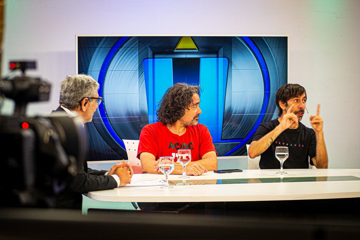 HDAscensor's tweet photo. Algunas fotos del hermoso programa del día de hoy. ¡Muchas gracias por su visita @diegodellasala, @reichmartin y @clementedeviaje! https://t.co/JRiaJQgSKr
